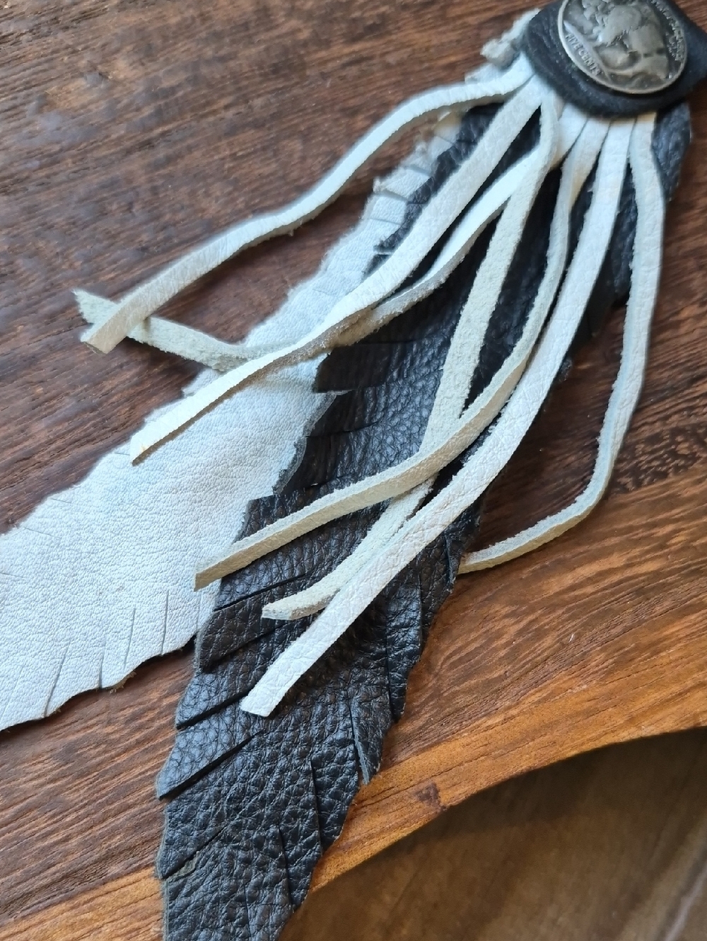 Vtg Handcrafted Leather Feathers U.S. Buffalo Nickel Coin Keychain, Black Gray - Picture 5 of 9